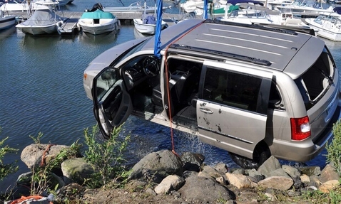 Van being pulled from Cos Cob Town Marina afer drowning accident